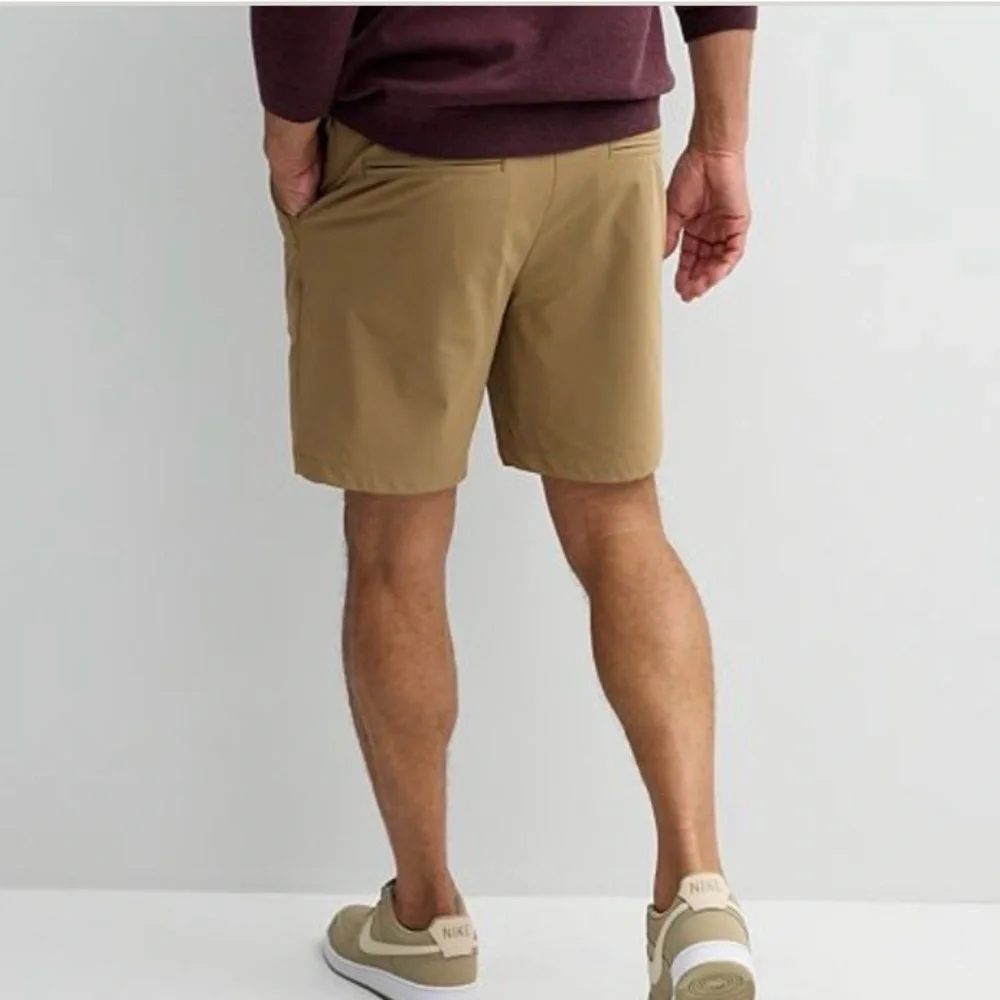 Old Navy Men's size 30 ultimate tech, slim fit shorts, built-in flex, dark khaki